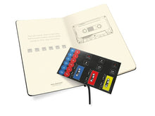 Load image into Gallery viewer, 【20%OFF・訳アリ廃版商品】 MOLESKINE ﾓﾚｽｷﾝ ﾉｰﾄ A5　長方形 限定版　横罫  ｵｰﾃﾞｨｵｶｾｯﾄ ﾉｰﾄﾌﾞｯｸ 連絡帳 自由帳 方眼 かわいい ﾉｰﾄ　赤 :9788866134657
