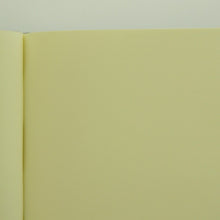 Load image into Gallery viewer, 【10%OFF・訳アリ廃版商品】 MOLESKINE ﾓﾚｽｷﾝ ﾉｰﾄ A5 限定版  ｵｰﾃﾞｨｵｶｾｯﾄ ﾉｰﾄﾌﾞｯｸ ﾌﾟﾚｰﾝ(無地)/ ﾗｰｼﾞ 連絡帳 自由帳 方眼 横罫 A5ｽﾘﾑ　長方形 かわいい ﾉｰﾄ ﾃﾞｻﾞｲﾝ文具 ｽｹｼﾞｭｰﾙ帳 ﾀｲﾑｷｰﾊﾟｰ　ｸﾞﾘｰﾝ :9788866134671
