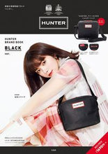 Load image into Gallery viewer, TAKARAJIMA 宝島社 バック・小物 ・ HUNTER BLACK ラバーロゴ付き ショルダーバッグ 雑誌 付録 バッグ ムック本 鞄 サコッシュ ブランド  スケジュール帳 手帳のタイムキーパー :9784299005601
